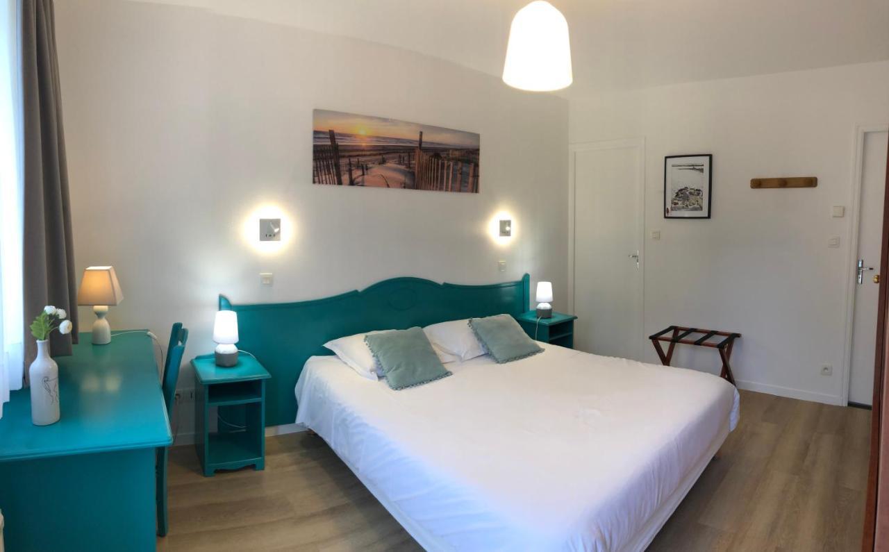 Hotel La Demeure Du Perron Quettehou Esterno foto
