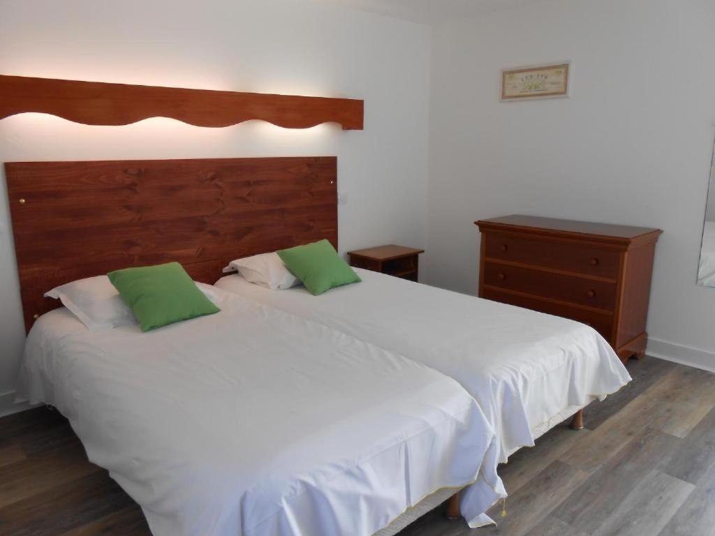 Hotel La Demeure Du Perron Quettehou Esterno foto