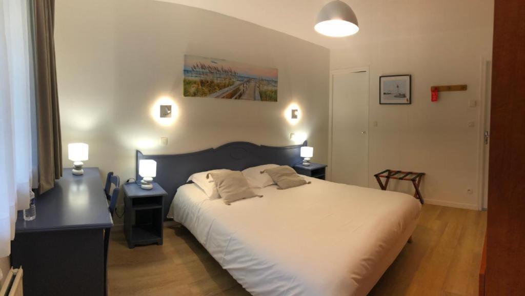 Hotel La Demeure Du Perron Quettehou Esterno foto