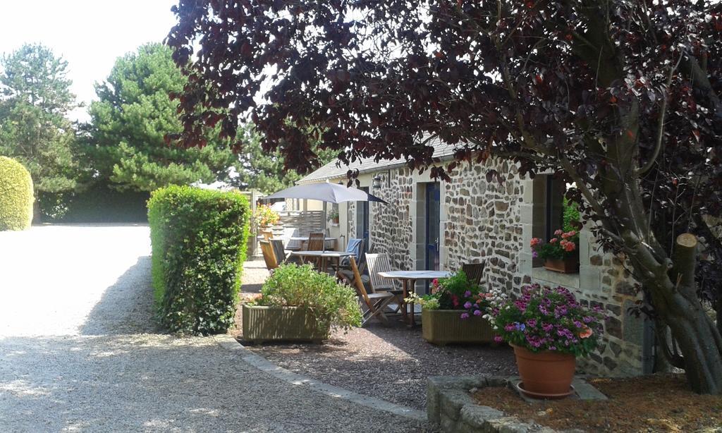 Hotel La Demeure Du Perron Quettehou Esterno foto